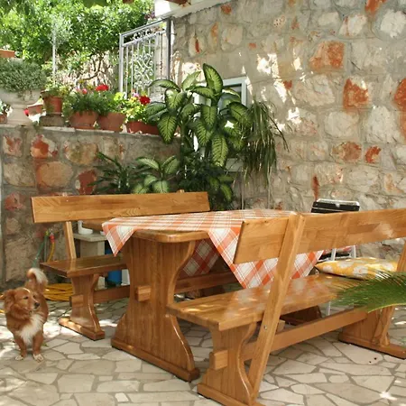 4566b * Trstenik (Dubrovnik-Neretva)